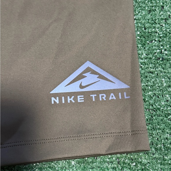 NWT Men’s Nike Trail Dri-FIT Lava Loops Olive Green Running 1/2 Tights $90 Sz L - Picture 3 of 7